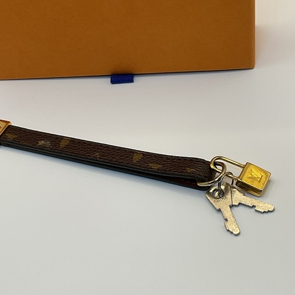 Louis Vuitton Monogram Phone/Bag Charm/Wristlet - Picture 6 of 10